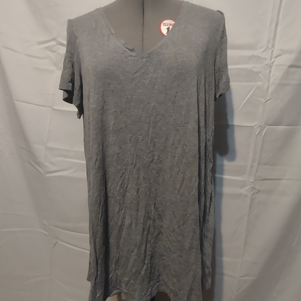 🍌 Hue Gray V-Neck Women's Top Large